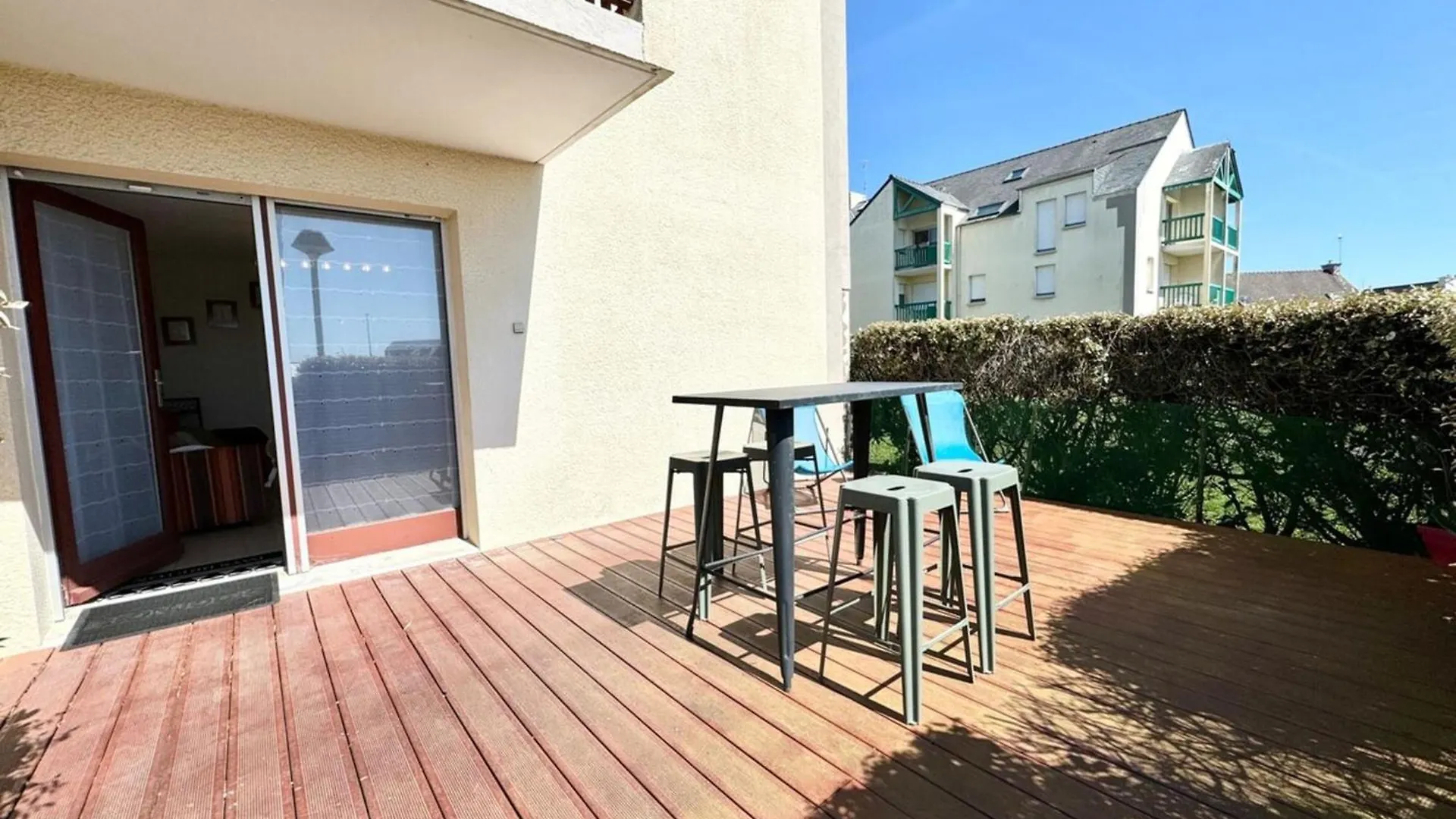 Joli Appartement Cosy Terrasse Face A La Mer Ploemeur 0*,  France